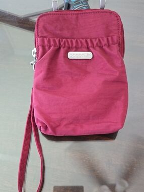 Baggallini Burgundy Wristlet Crossbody Pouch